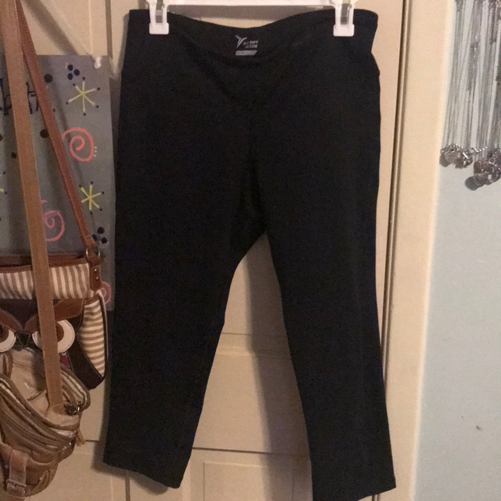 Black cropped workout leggings